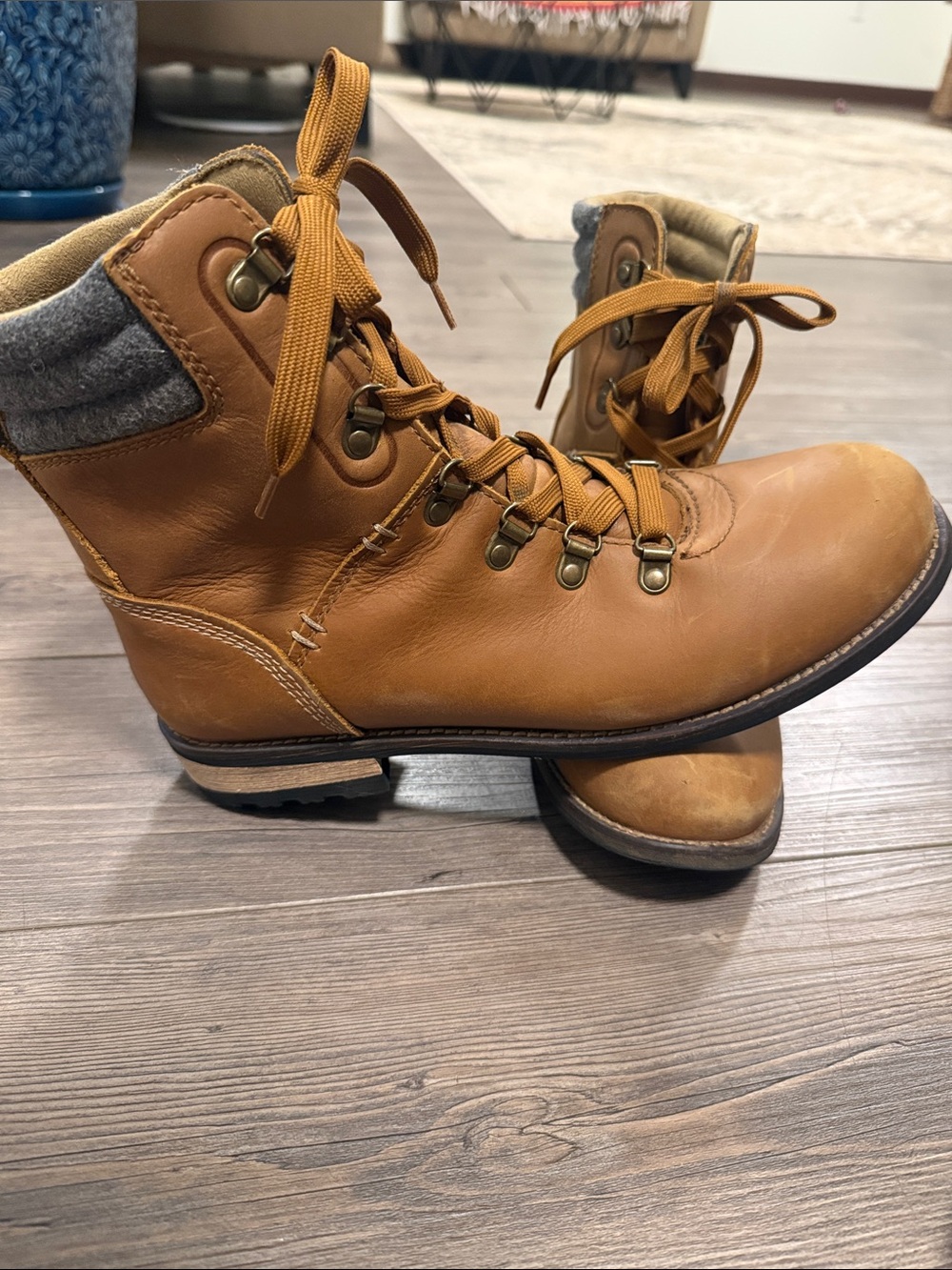 Kodiak Tan Leather Lace-Up Women's Winter Boots